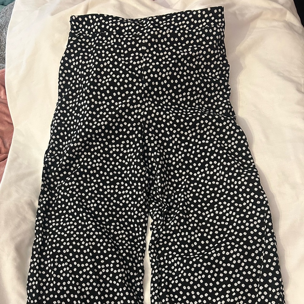 SHEIN Black and White Floral Fabric